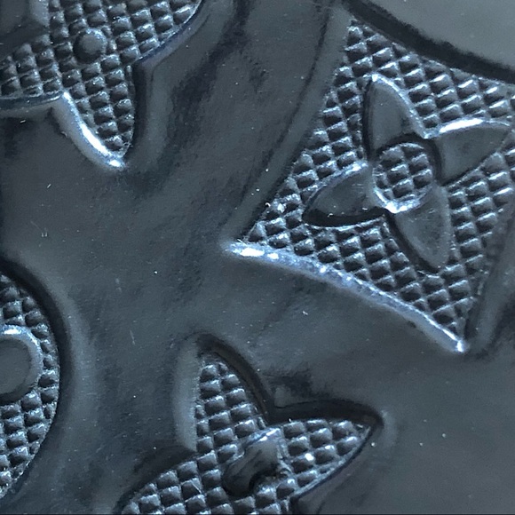 Vintage Louis Vuitton heels - Picture 3 of 5